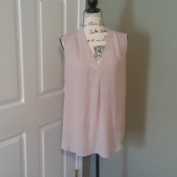 Blush pink sleeveless blouse - Picture 1 of 3